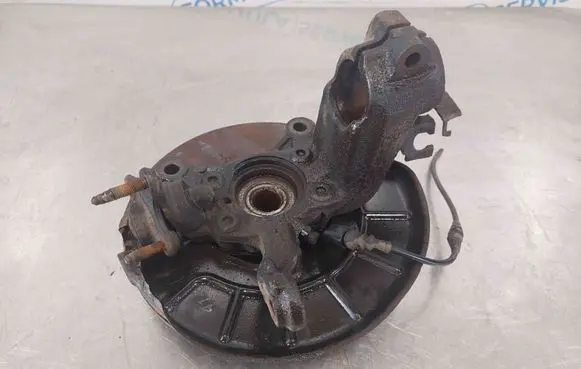 Volkswagen Cross Touran I Front wheel hub spindle knuckle