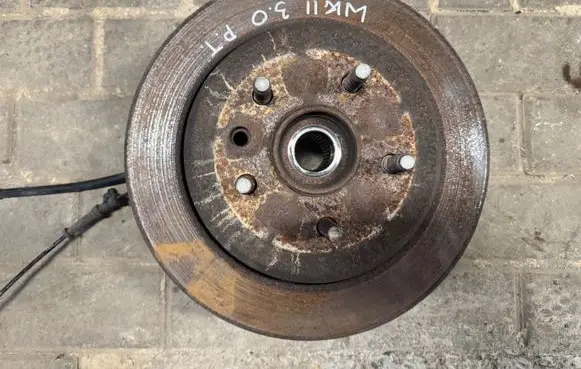 Jeep Grand Cherokee Rear wheel hub spindle/knuckle
