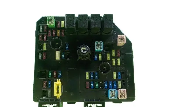 Opel Antara Fuse box set 95142072 BEZPIECZNIKOW