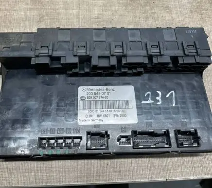 Mercedes-Benz C W203 Comfort/convenience module 2035450701 5DK00797420