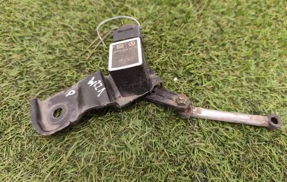Mercedes-Benz S W221 Air suspension front height level sensor A0105427717