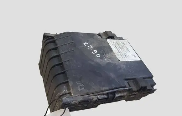 Skoda Octavia Mk2 (1Z) Fuse box cover 1K0937132F 014189871