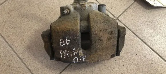 Volkswagen PASSAT B6 Front brake caliper