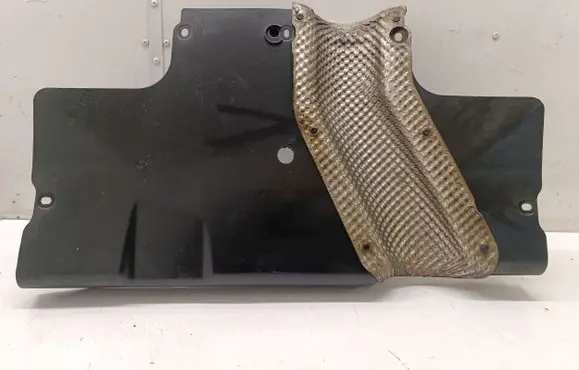 Center/middle under tray cover