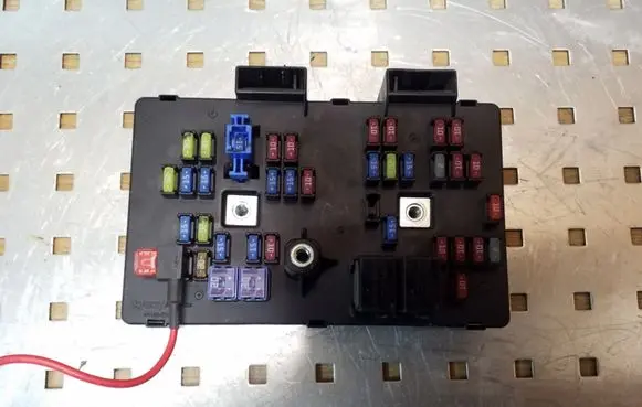 Opel Antara Fuse module C105IP 07115M AK62208