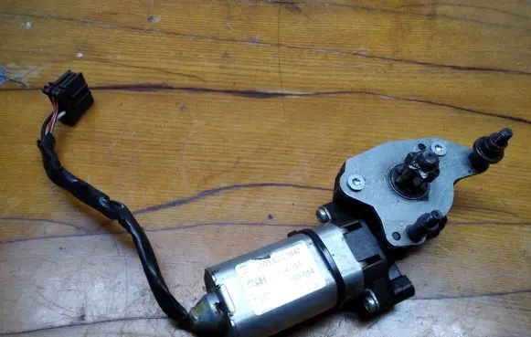 Mercedes-Benz CLK A209 C209 Seat adjustment motor A2038203842 1124701