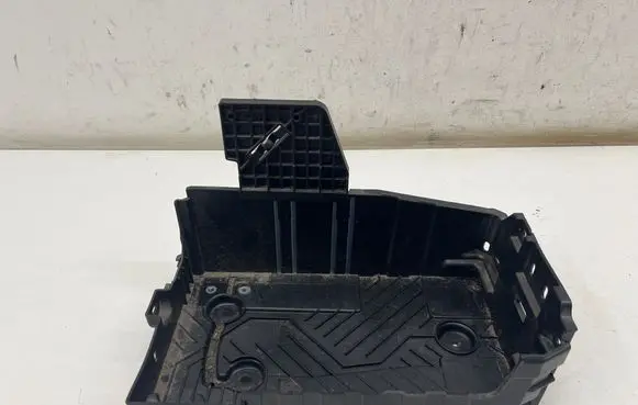 Opel Mokka B Battery box tray 9823533180