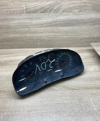 Volkswagen PASSAT B5 Speedometer (instrument cluster) 3B1919880 110008920