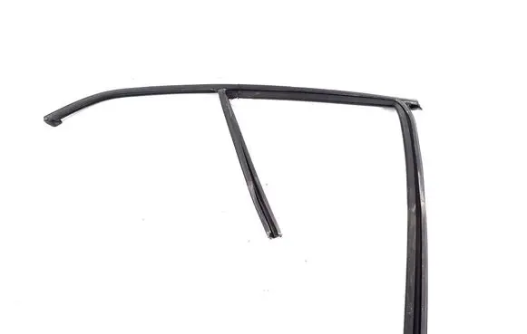 Volvo XC40 Rubber seal rear door 32237974