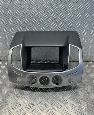 Mitsubishi L200 Climate control/heater control trim MN179800ZZ