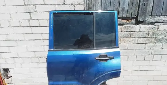 Mitsubishi Pajero Rear door