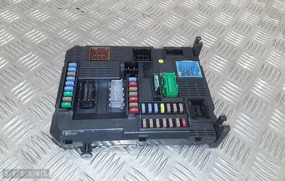 Peugeot 2008 I Fuse module 9807532080