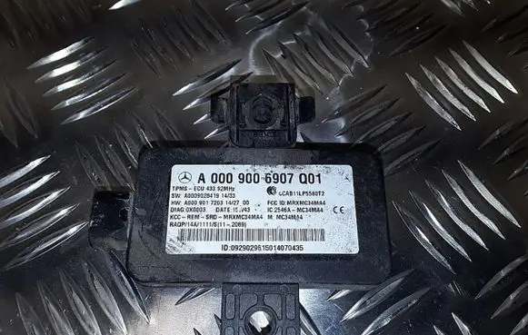 Mercedes-Benz C W205 Engine control unit/module A0009006907Q01