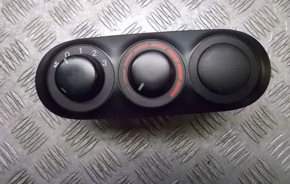Mazda MPV II LW Interior fan control switch 