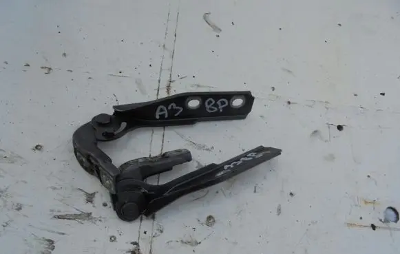 Engine bonnet/hood hinges