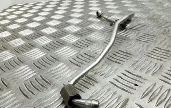 Seat Leon (5F) Turbo turbocharger oiling pipe/hose 04L145771J