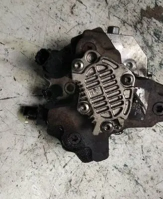 Volvo S60 Fuel injection high pressure pump 31432135