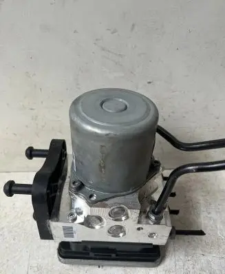 Mercedes-Benz C W205 ABS Pump A2059003249 A014C472 A014C261A