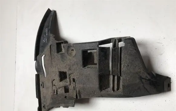 Volvo V70 Front bumper mounting bracket 09190304