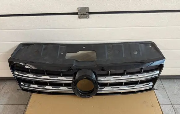 Front bumper upper radiator grill