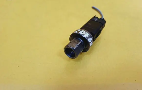Peugeot 207 Air conditioning (A/C) pressure sensor 9647971280