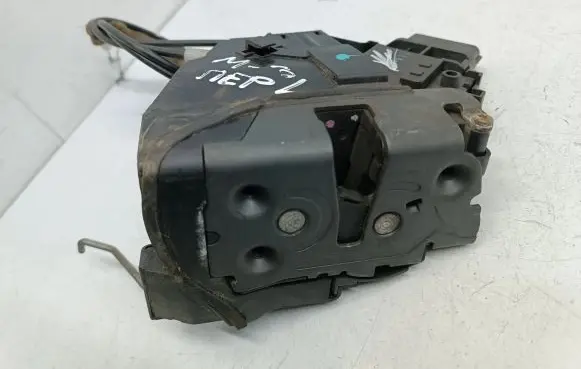 Mazda 3 I Front door lock 3N6AA21813K 9240931