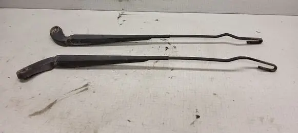 Chrysler Town & Country IV Front wiper blade arm