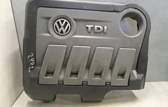 Volkswagen Tiguan Engine cover (trim) 06200288