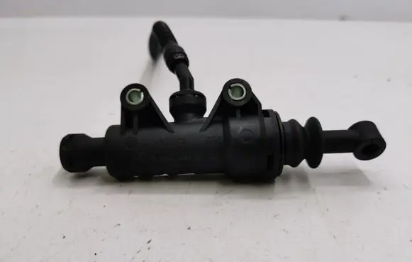 Mercedes-Benz C W204 Clutch master cylinder A2042900112