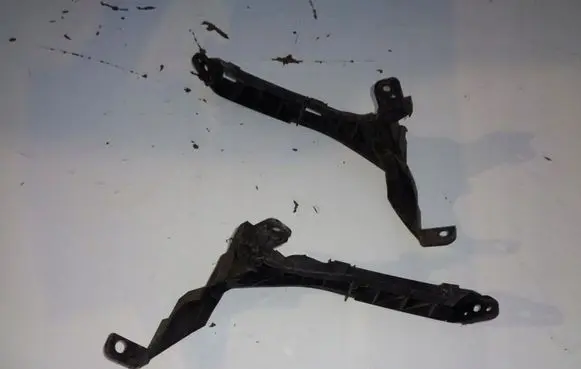 Headlight/headlamp mounting bracket