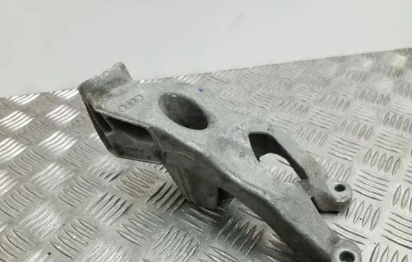 Audi A4 S4 B8 8K Engine mounting bracket 8K0199307BE