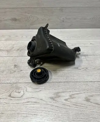 BMW 7 F01 F02 F03 F04 Coolant expansion tank/reservoir 7806038 PA66GF30 10617211