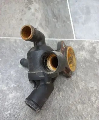 Skoda Octavia Mk2 (1Z) Thermostat 03L121111R