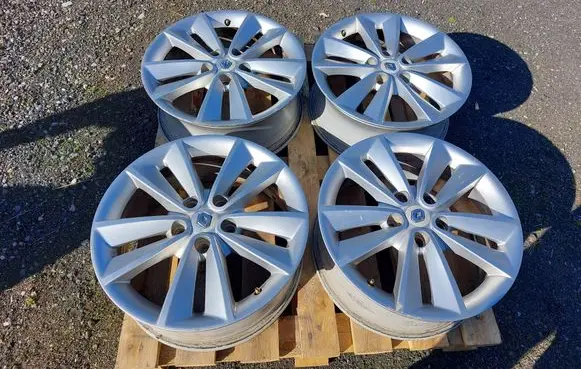 Renault Megane III R17 alloy rim 403000030R