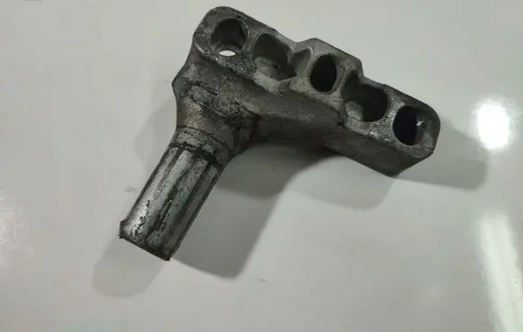 Skoda Superb B6 (3T) Engine mounting bracket 