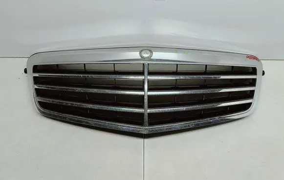 Mercedes-Benz E W212 Front bumper upper radiator grill A2128800583 AT889