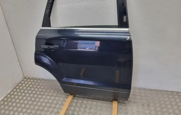 Audi Q7 4L Rear door