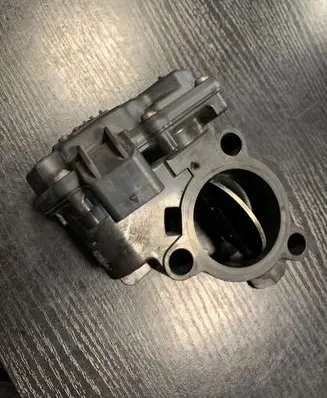 BMW 5 F10 F11 Throttle valve 8512452