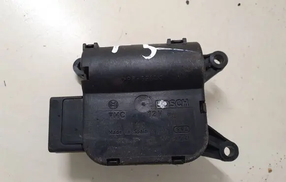 Volkswagen Multivan T5 Air flap motor/actuator 0132801320 7L0907511A