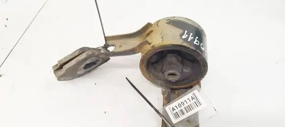 Peugeot 4007 Engine mount bracket