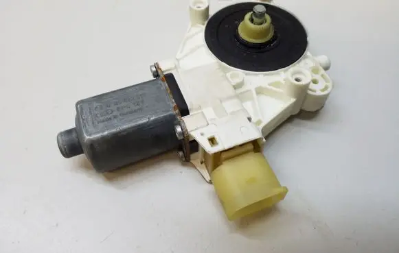 BMW 7 F01 F02 F03 F04 Front door window regulator motor 7046032 0130822515