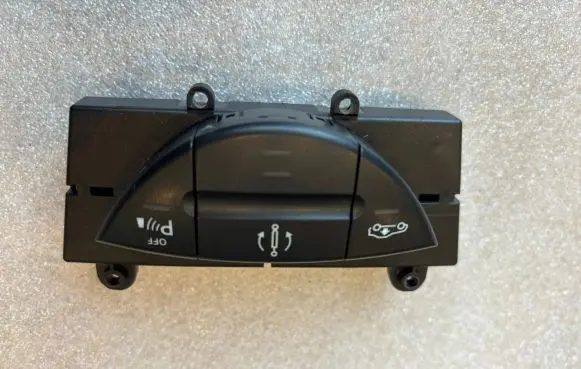Mercedes-Benz E W211 Parking (PDC) sensor switch 2118213158 03751201 A2118213158