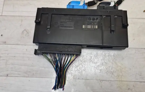 BMW 1 E81 E87 Central body control module 6955002 10681810