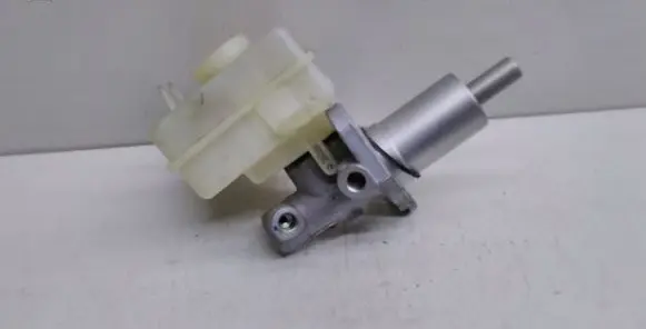 BMW 5 E60 E61 Master brake cylinder 32067179