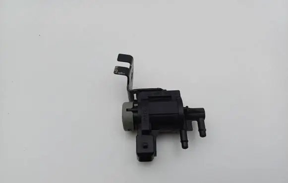 Volkswagen Golf IV Turbo solenoid valve 1J0906283A