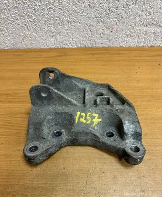 Land Rover Discovery Sport Engine mounting bracket GJ326P096AE