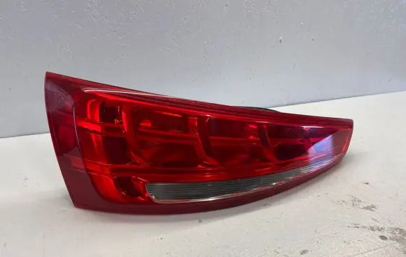 Audi Q3 8U Rear/tail lights 8U0945093 AU31672BU 21300101