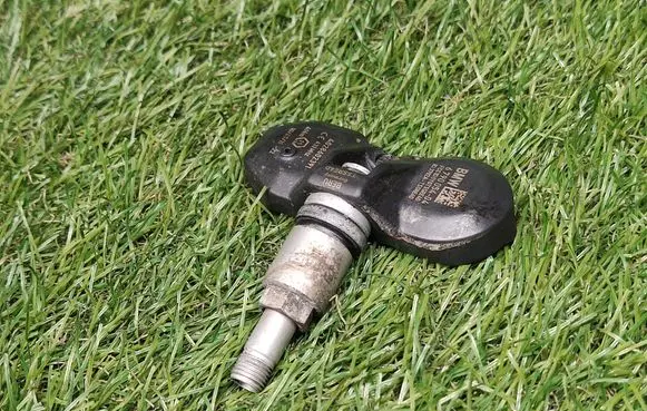 BMW 3 E90 E91 Tire pressure sensor 6790054 679005404