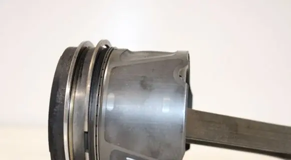 Piston with connecting rod