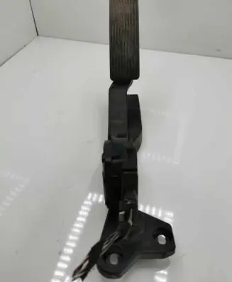 Accelerator throttle pedal